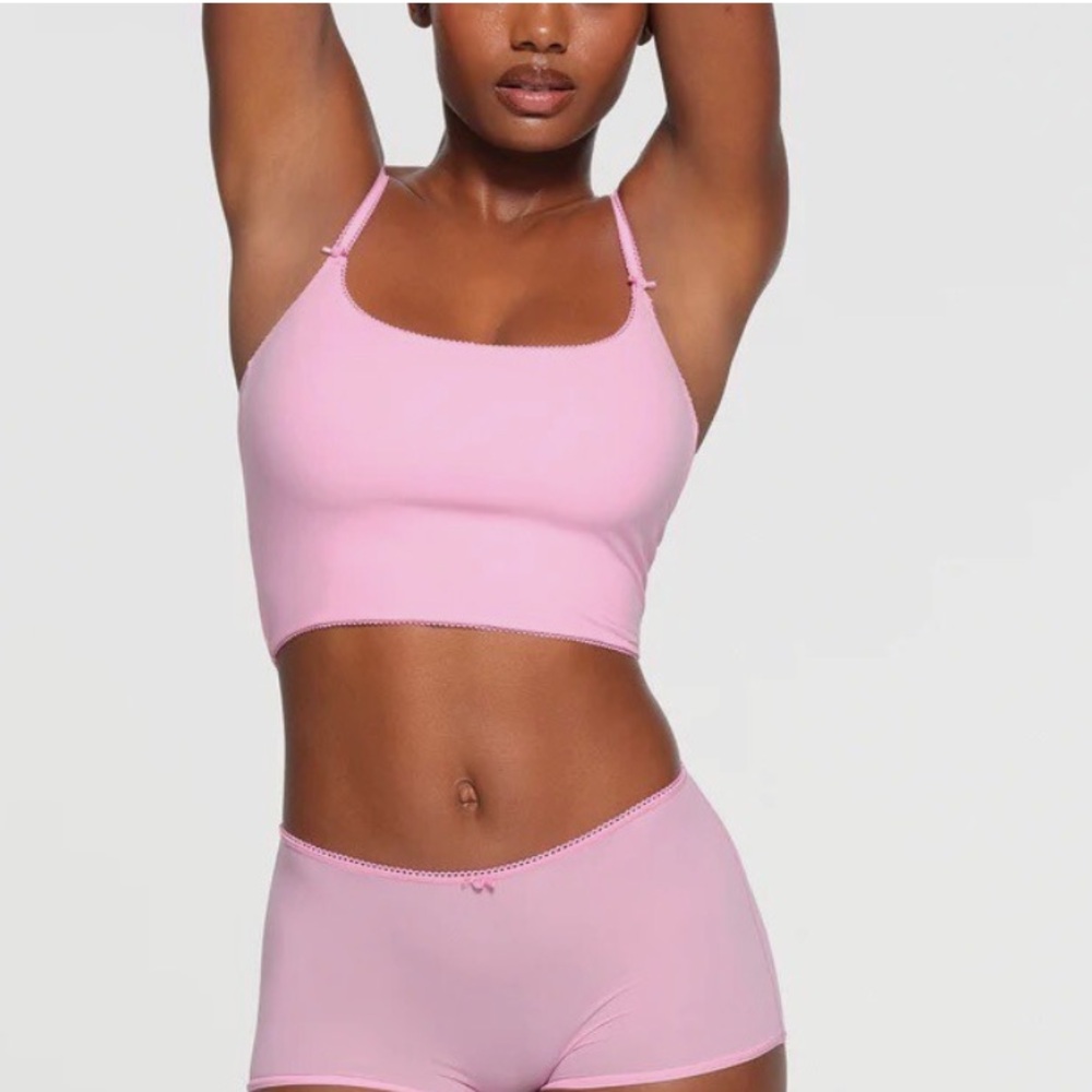 SKIMS FITS EVERYBODY PICOT TRIM CROPPED CAMI | BUBBLE GUM PINK